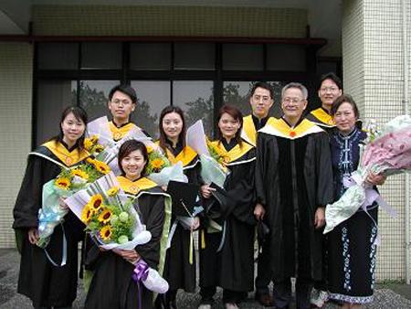 2003 (9).jpg - Jun 6, 2003  畢業典禮(系館) [Graduation]-3